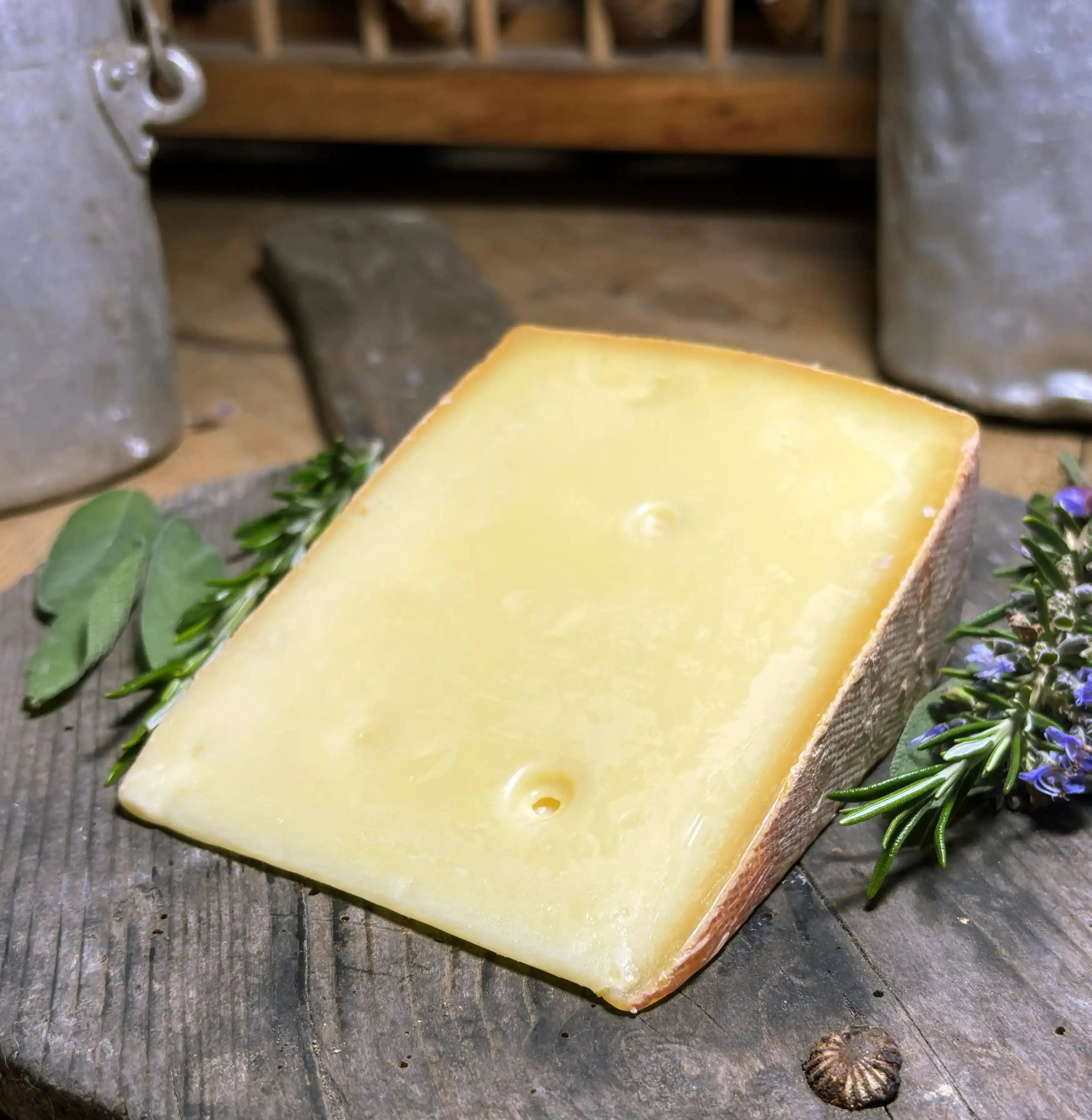 South Tyrolean Farmer's Cheese Spicy – 350g – An intense delight from ...